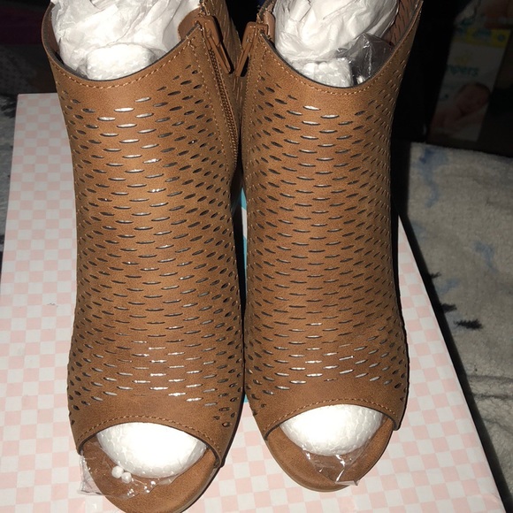 Soda Shoes - Brown peep toe